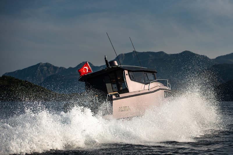 ALUXA launches 28' DUO Smart-boat
